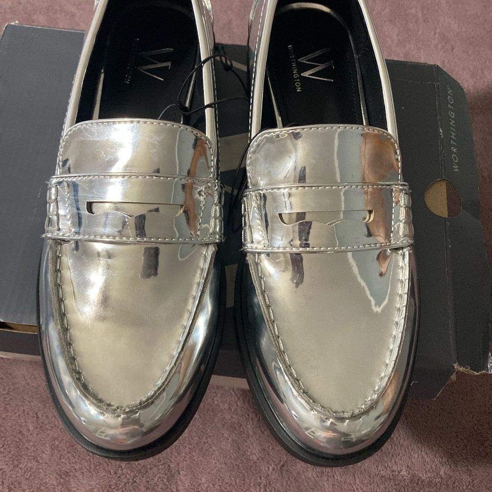 Worthington women’s Shiny Silver Loafers